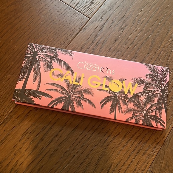 Beauty Creations Cali Glow Bronze & Shimmer Palette - Picture 3 of 3